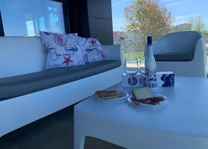 Canelas Premium Nuevos Con Piscina, Amplias Terrazas Y Garaje